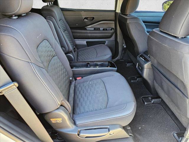 Used 2024 Nissan Pathfinder SV w/ SV Premium Package image 21