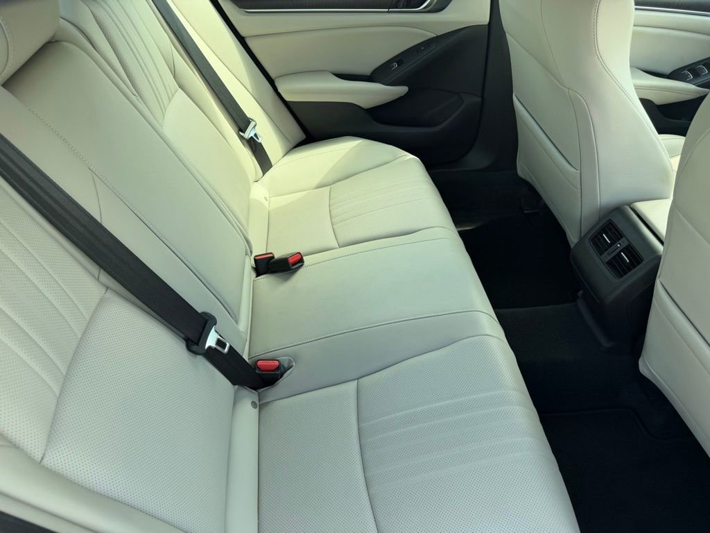 Used 2020 Honda Accord Touring image 17