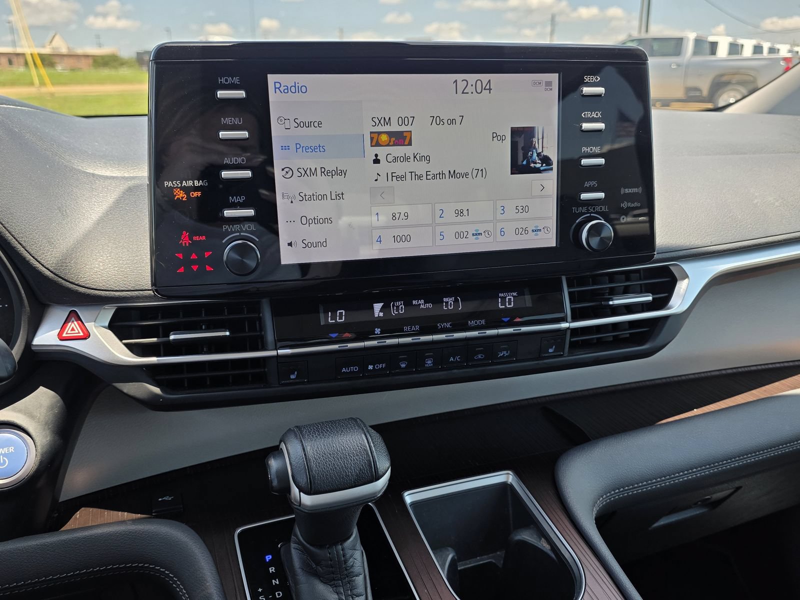 Used 2021 Toyota Sienna XLE FWD image 12