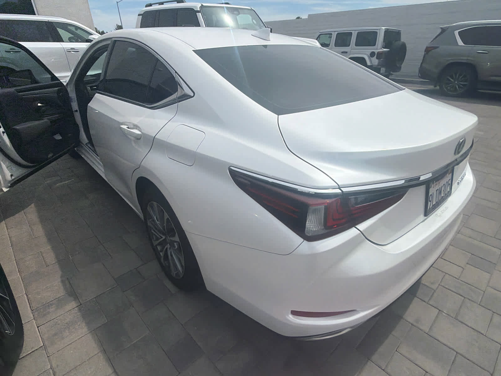 Used 2024 Lexus ES 350 w/ Accessory Package (Z2) image 6