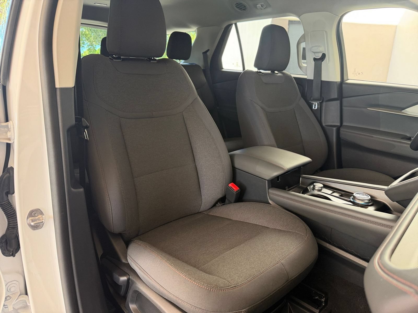 Used 2026 Ford Explorer Active AWD/4WD image 32