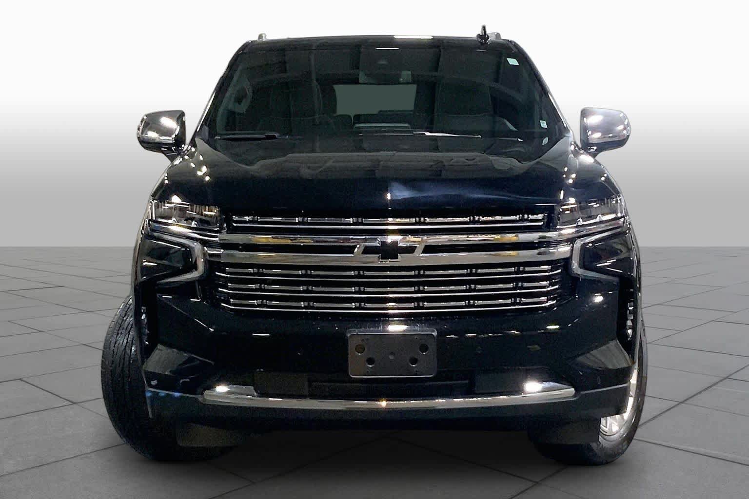 Used 2023 Chevrolet Suburban Premier w/ Max Trailering Package AWD/4WD image 4