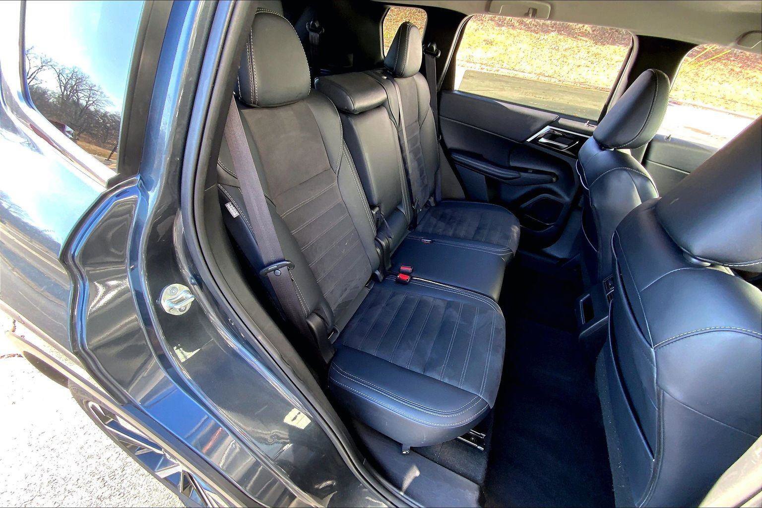 Used 2024 Mitsubishi Outlander SE image 25