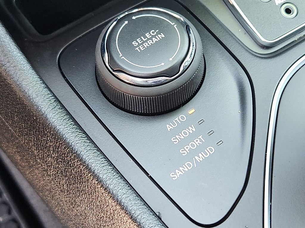 Used 2022 Jeep Cherokee Latitude image 28