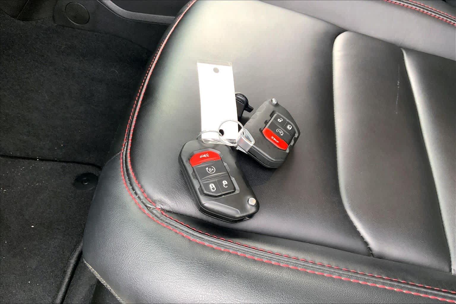 Used 2025 Jeep Wrangler Unlimited Rubicon AWD/4WD image 15
