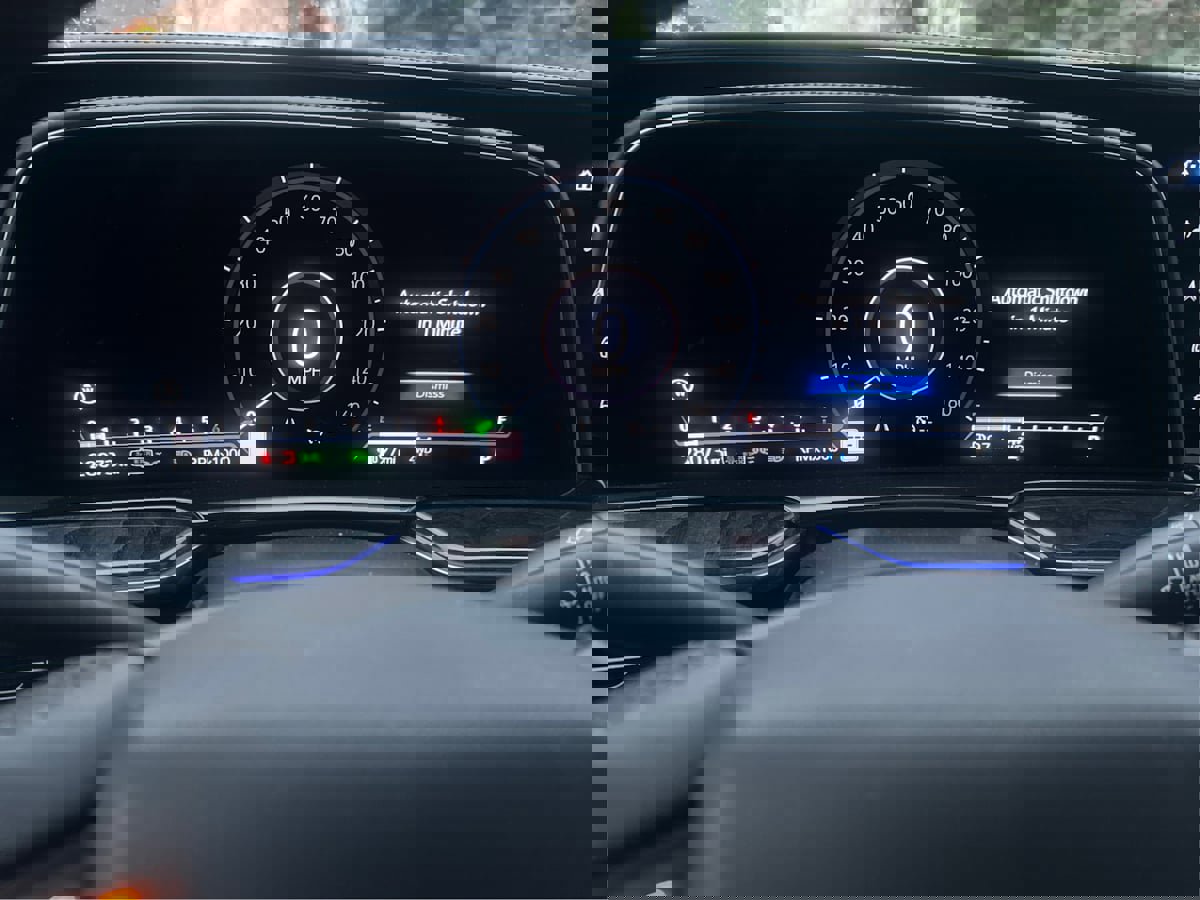 Used 2021 Cadillac Escalade Premium Luxury w/ Performance Package image 21