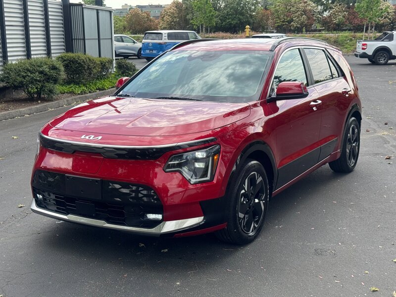 Used 2025 Kia Niro Wave w/ Wave Preserve Package FWD image 1