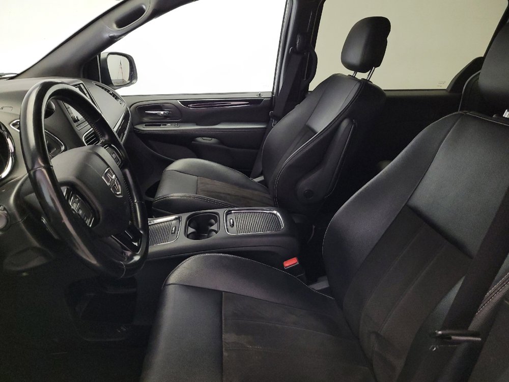Used 2020 Dodge Grand Caravan SXT w/ Driver Convenience Group image 17