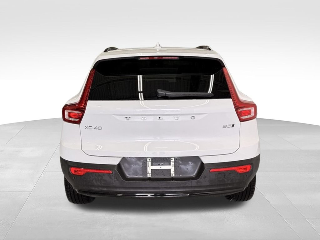 Used 2026 Volvo XC40 B5 Plus AWD/4WD image 4