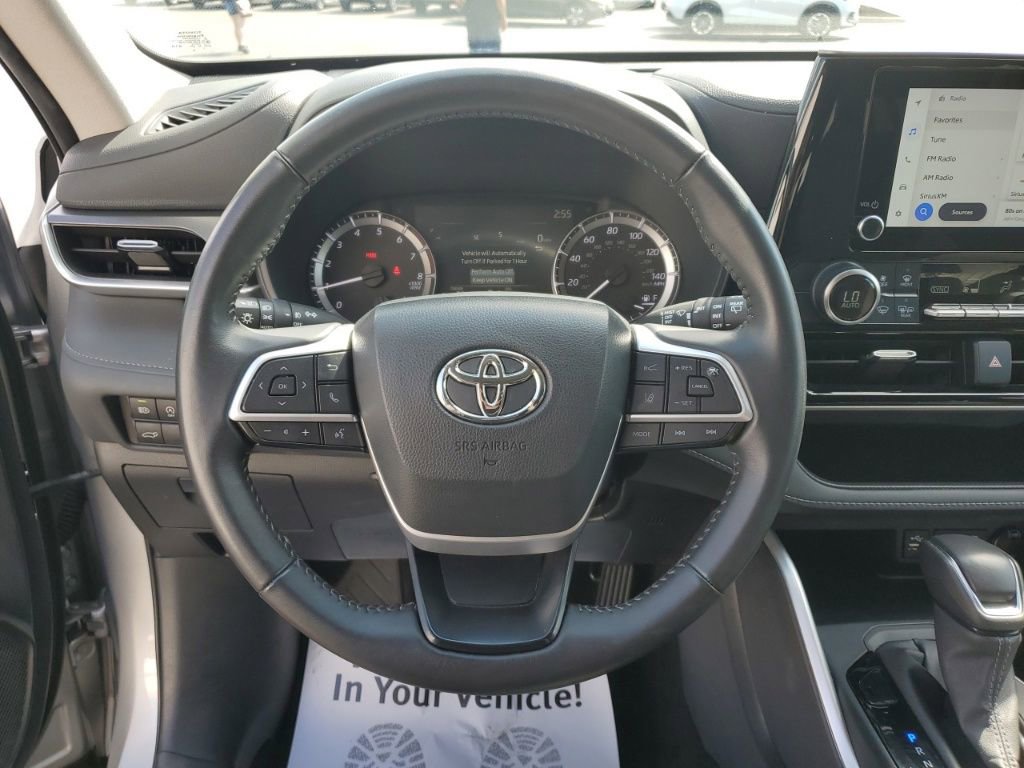 Used 2024 Toyota Highlander LE image 13