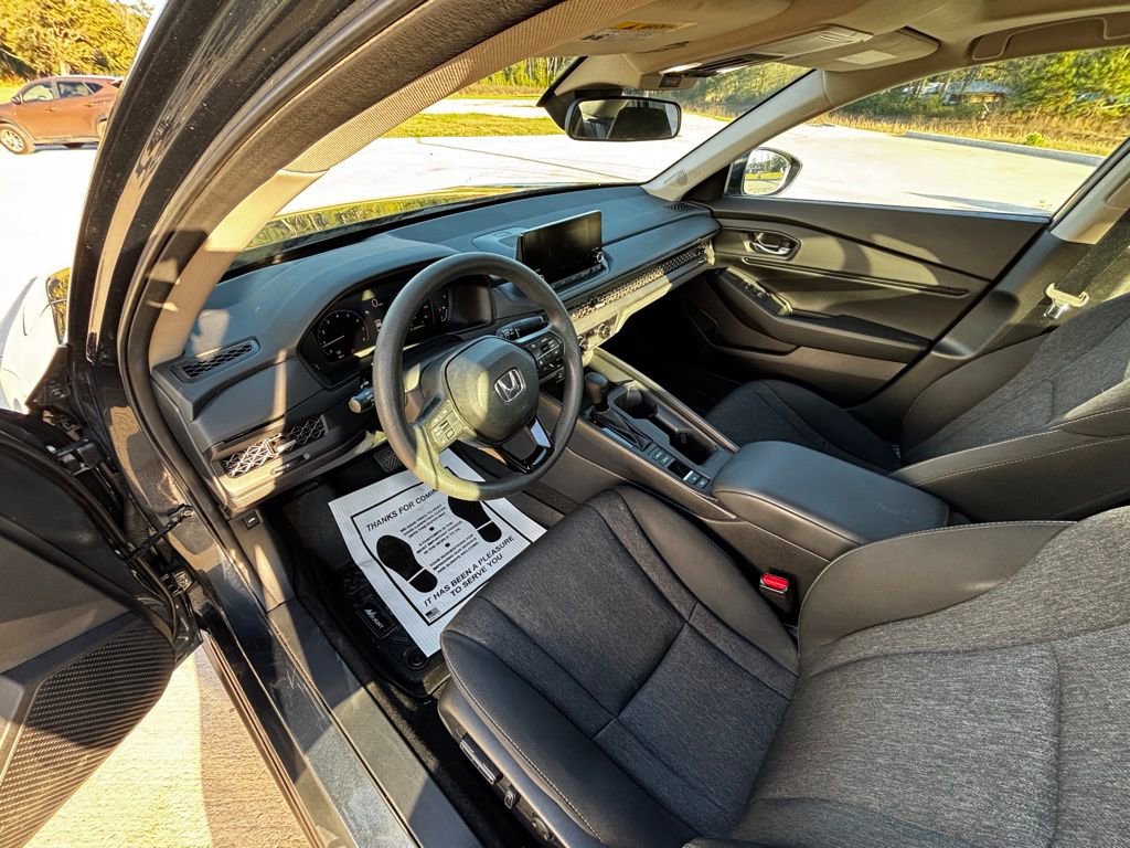 Used 2023 Honda Accord EX image 11