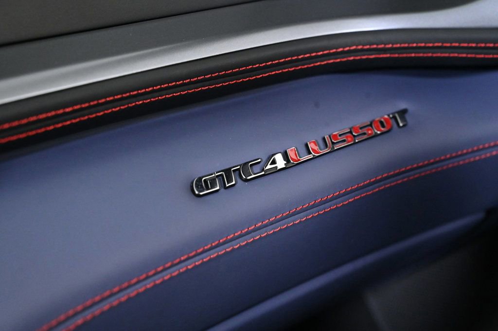 Used 2018 Ferrari GTC4Lusso T image 21