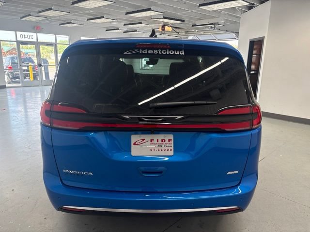 New 2027 Chrysler Pacifica Select AWD/4WD image 6