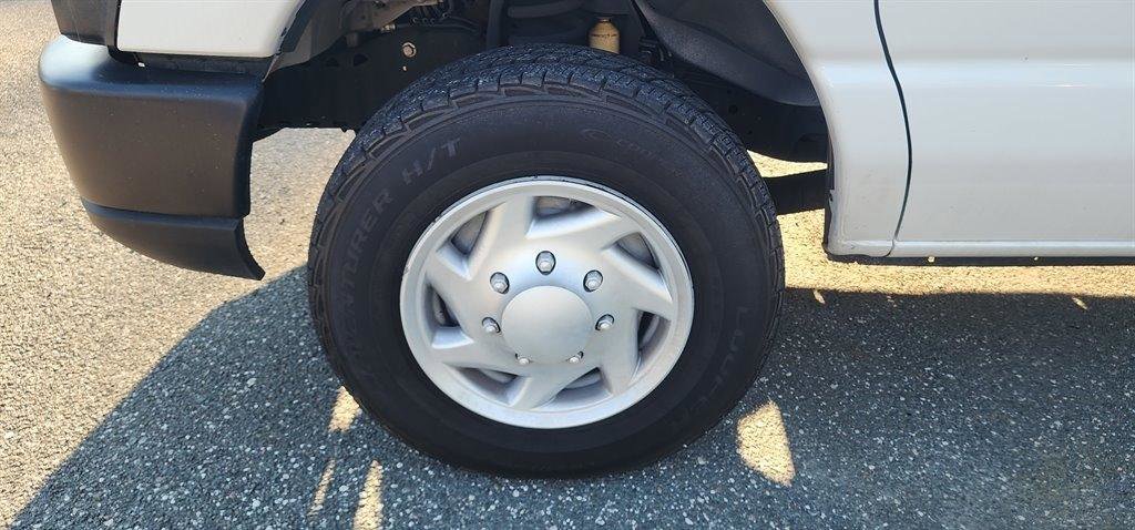 Used 2013 Ford E-150 and Econoline 150 RWD image 5