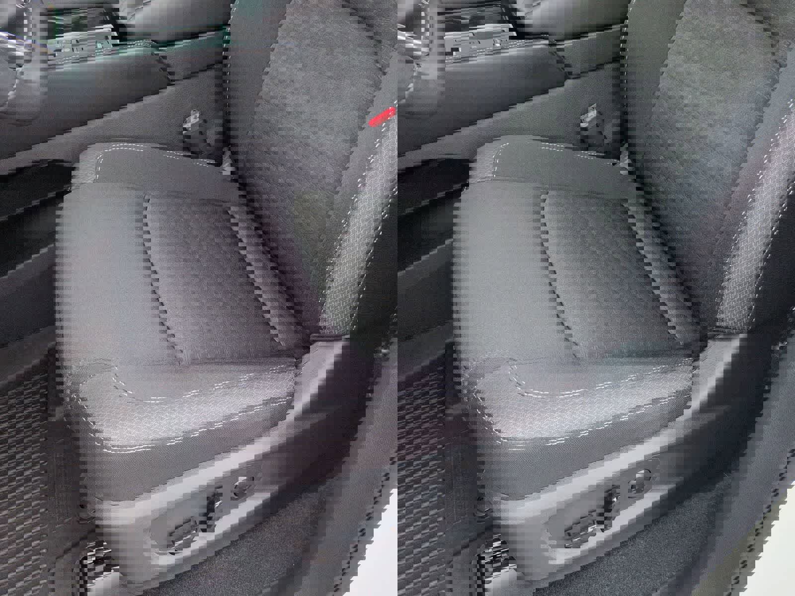 Used 2024 Nissan Pathfinder SV w/ Black Appearance Package image 15