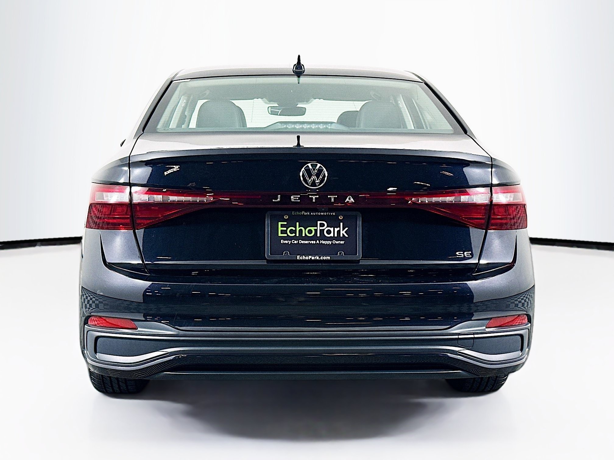 Used 2025 Volkswagen Jetta SE FWD image 7
