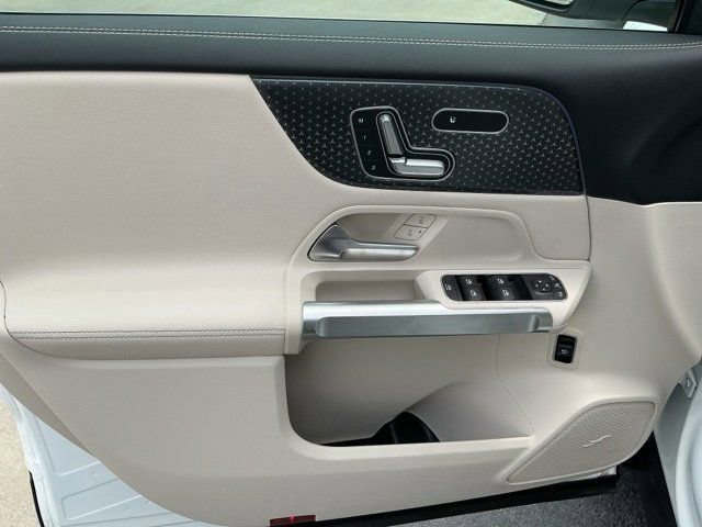 New 2025 Mercedes-Benz GLB 250 image 12