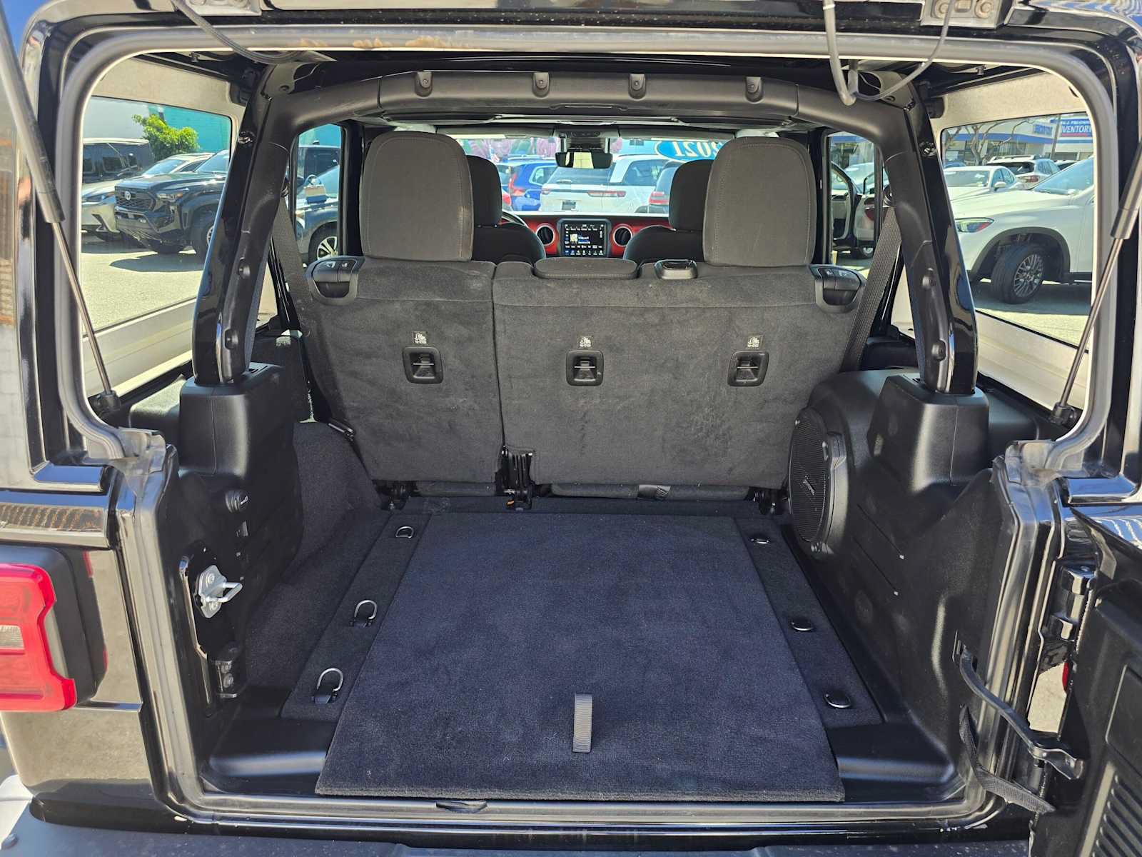 Used 2021 Jeep Wrangler Unlimited Rubicon AWD/4WD image 14