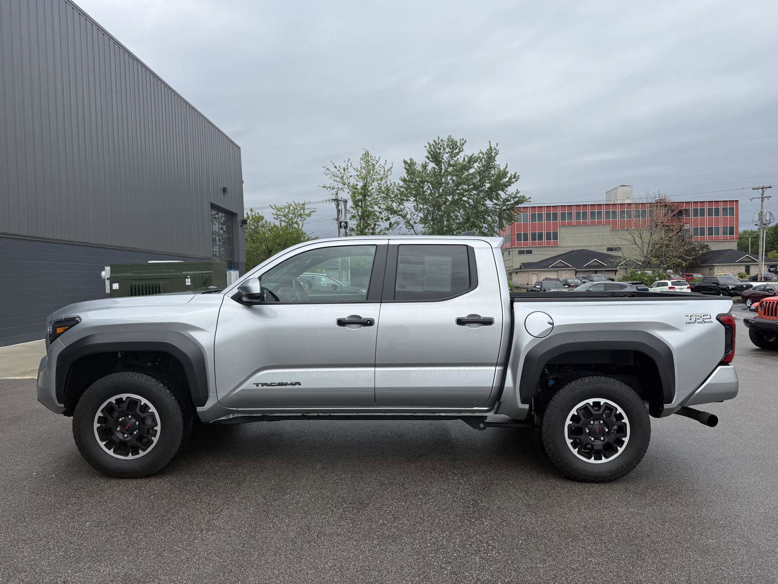 Used 2025 Toyota Tacoma TRD Off-Road AWD/4WD image 6