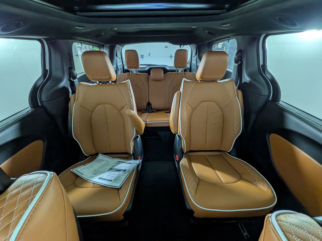 New 2026 Chrysler Pacifica Pinnacle w/ Trailer Tow Group image 28