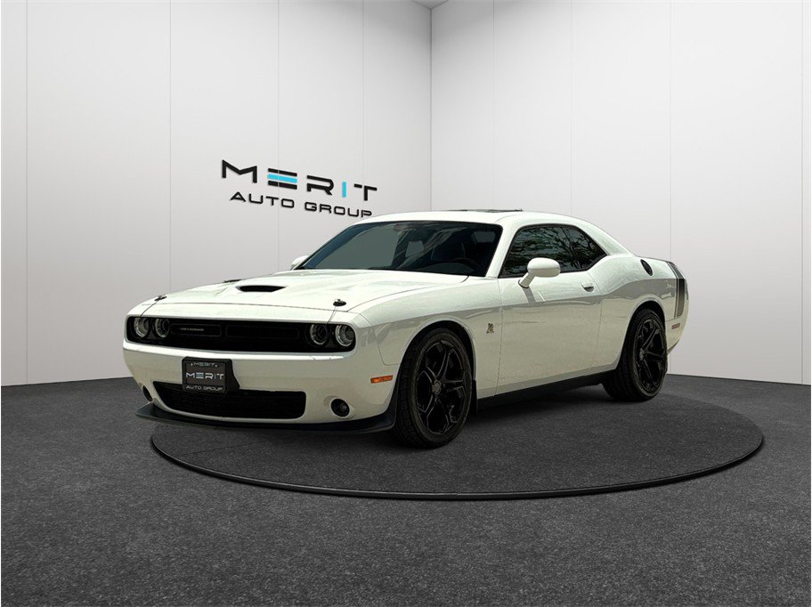 Used 2015 Dodge Challenger R/T Scat Pack w/ Leather Interior Group RWD image 4
