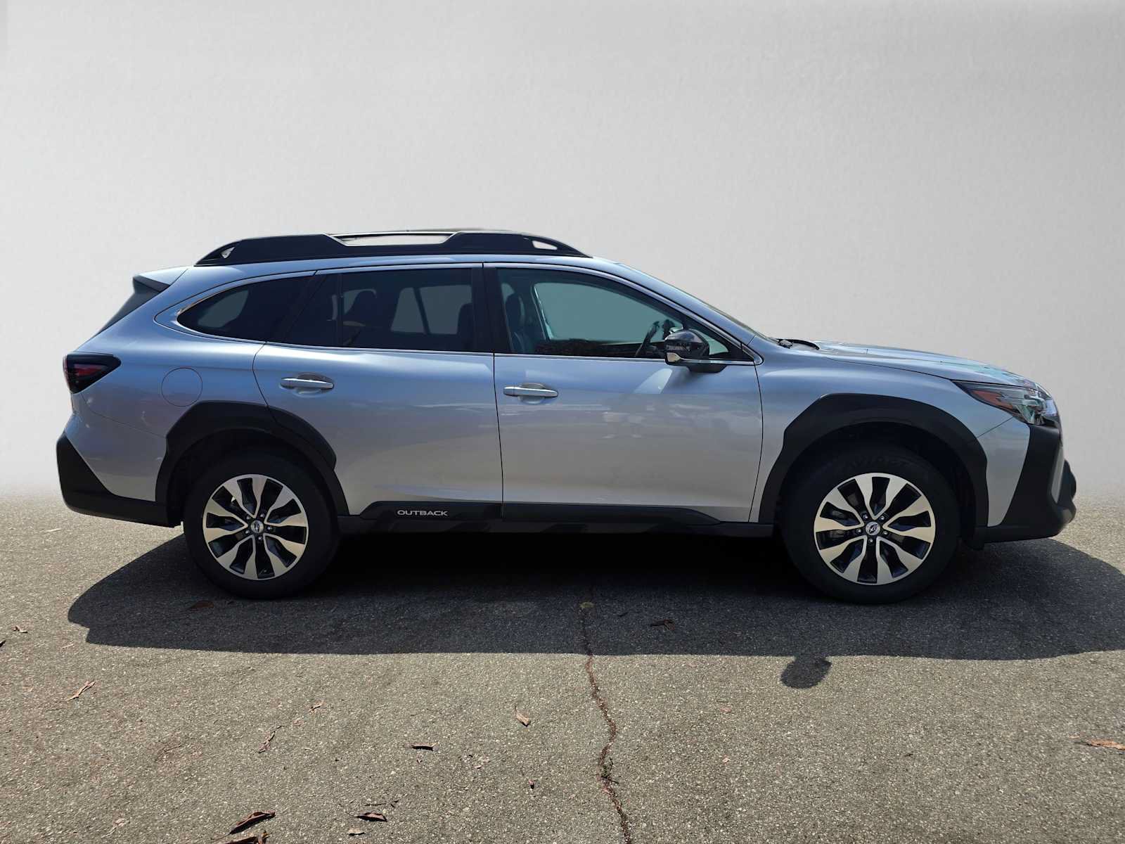 Used 2024 Subaru Outback Limited AWD/4WD image 2