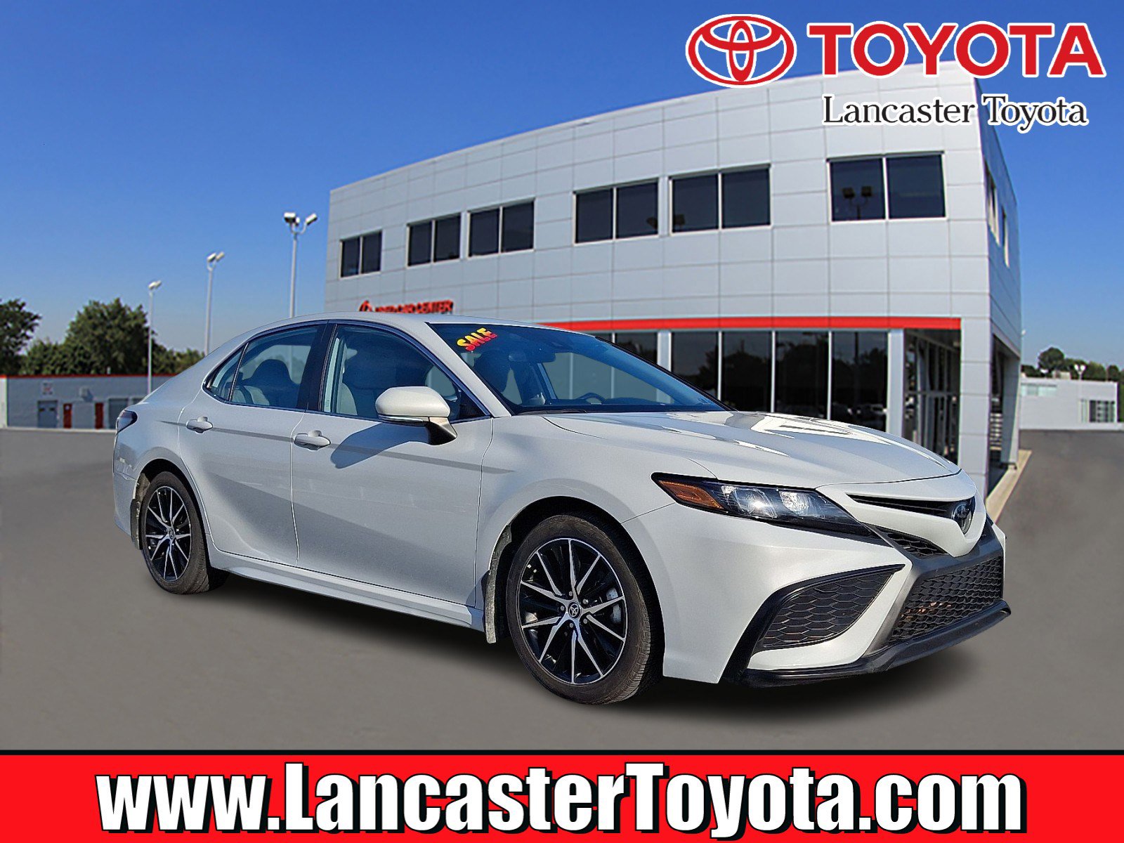 Used 2023 Toyota Camry SE image 1