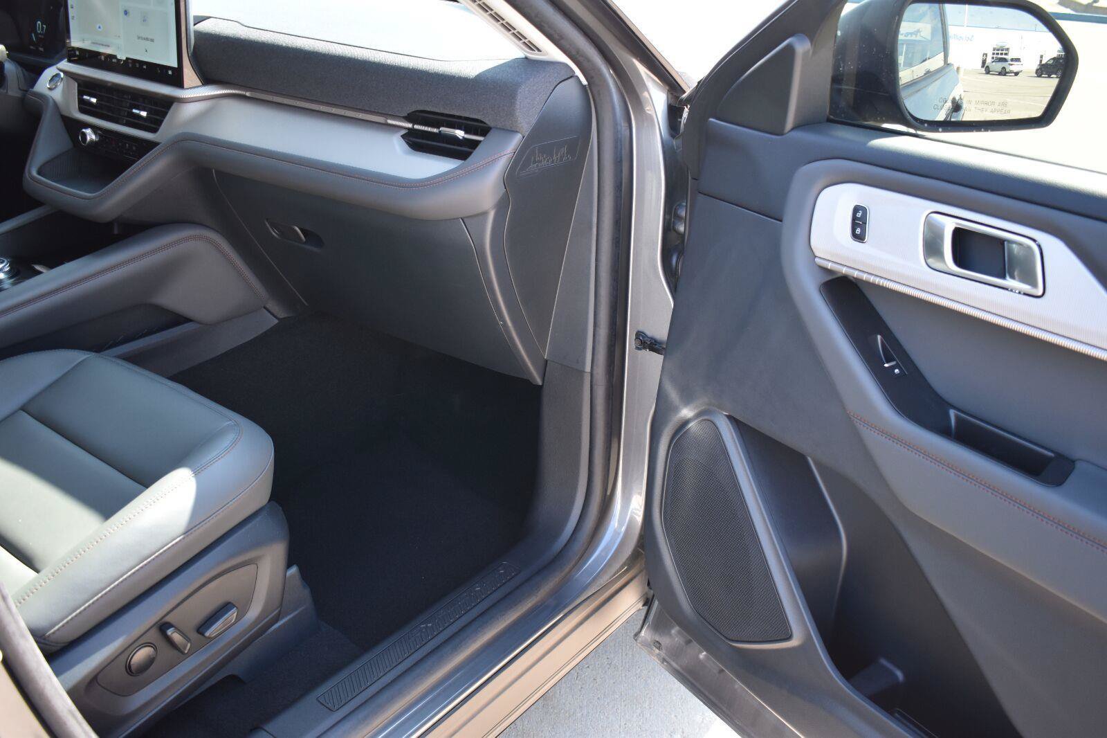 Used 2025 Ford Explorer Active w/ Active Comfort Package AWD/4WD image 14