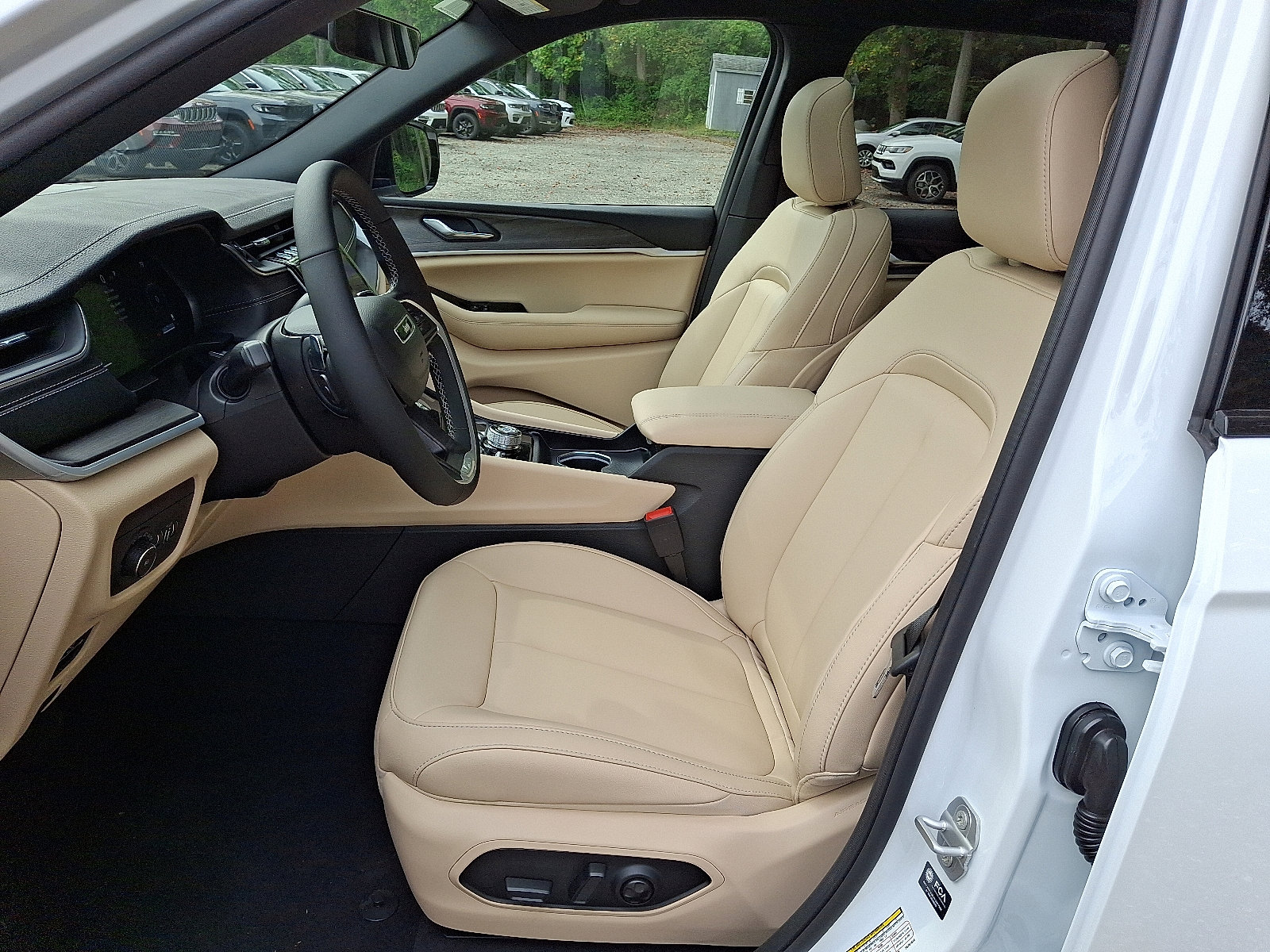 New 2025 Jeep Grand Cherokee Limited image 8