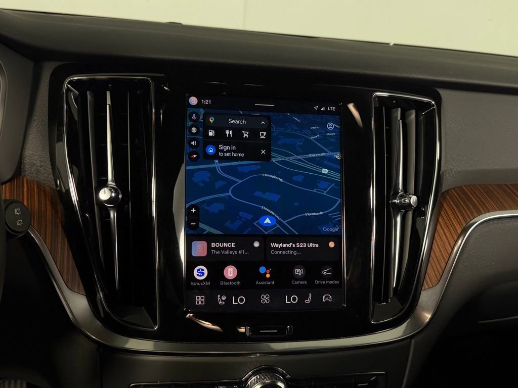 Used 2025 Volvo V60 B5 Cross Country Plus image 17