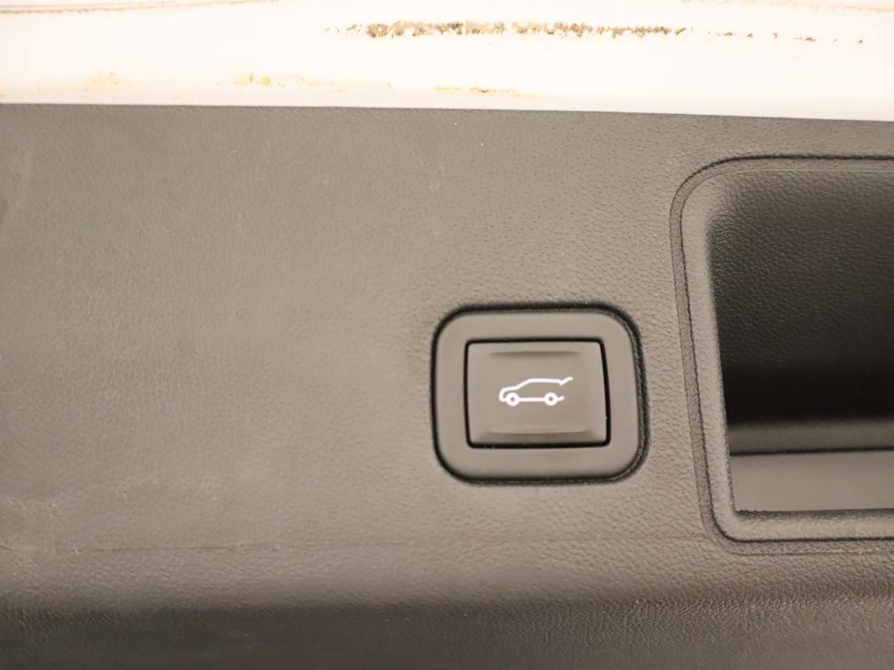 Used 2023 GMC Terrain SLE w/ Driver Convenience Package image 18