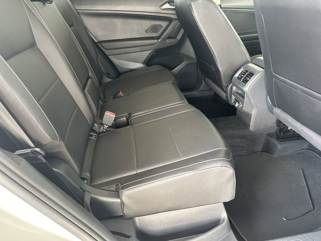 Used 2018 Volkswagen Tiguan SE image 33