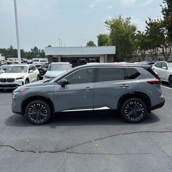 Used 2025 Nissan Rogue Platinum w/ Tech Package FWD image 6