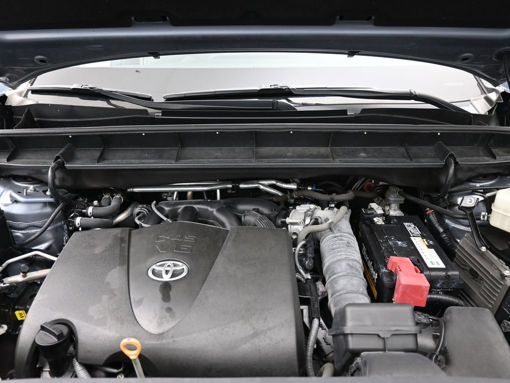 Used 2020 Toyota Highlander XLE FWD image 23