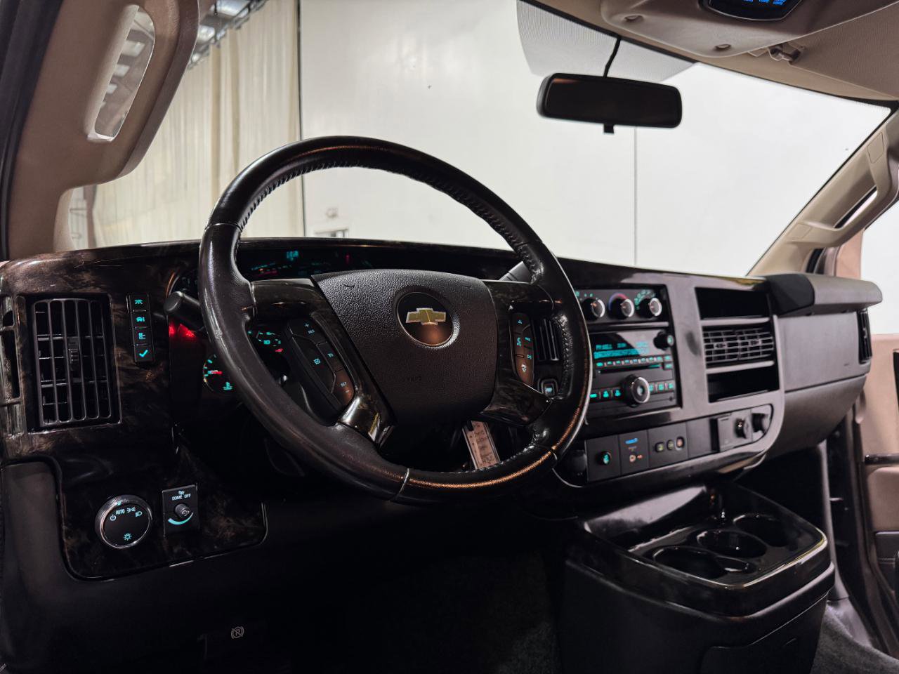 Used 2016 Chevrolet Express 2500 Extended image 9