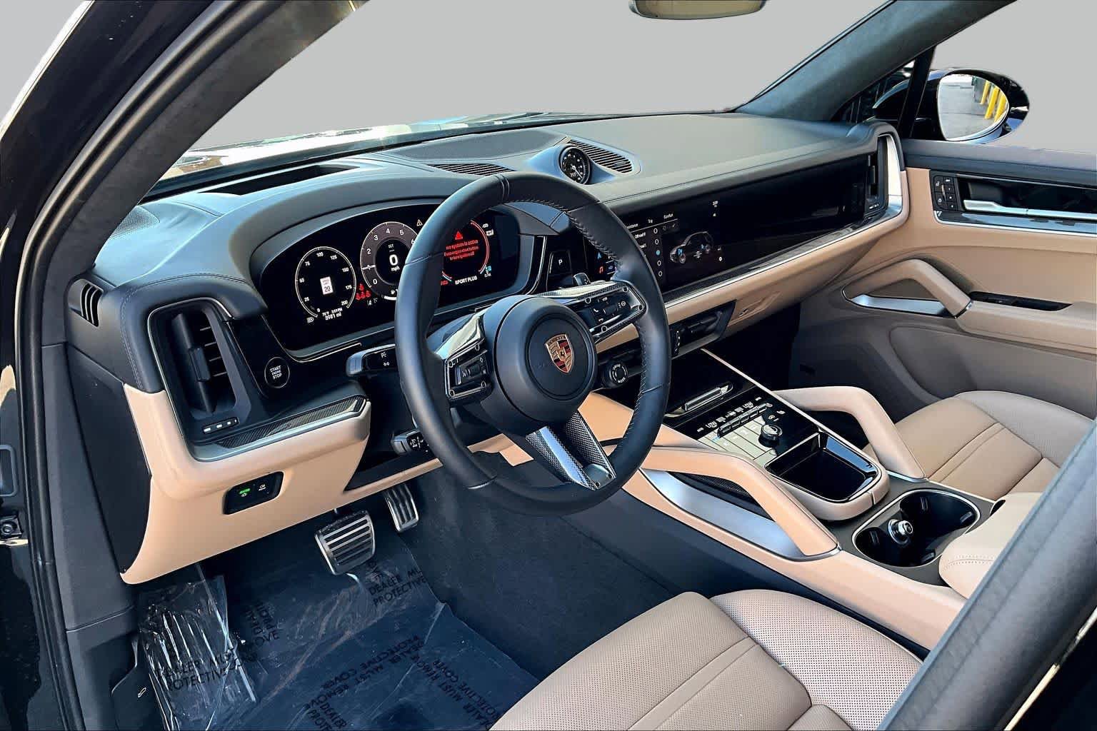 Used 2025 Porsche Cayenne GTS AWD/4WD image 18