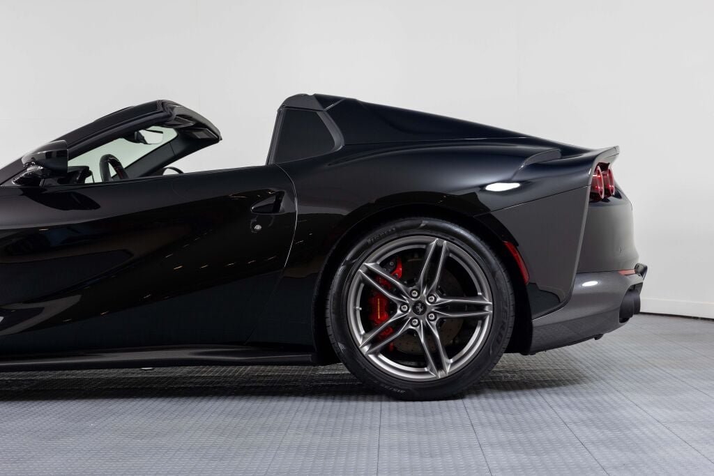 Used 2021 Ferrari 812 GTS RWD image 19