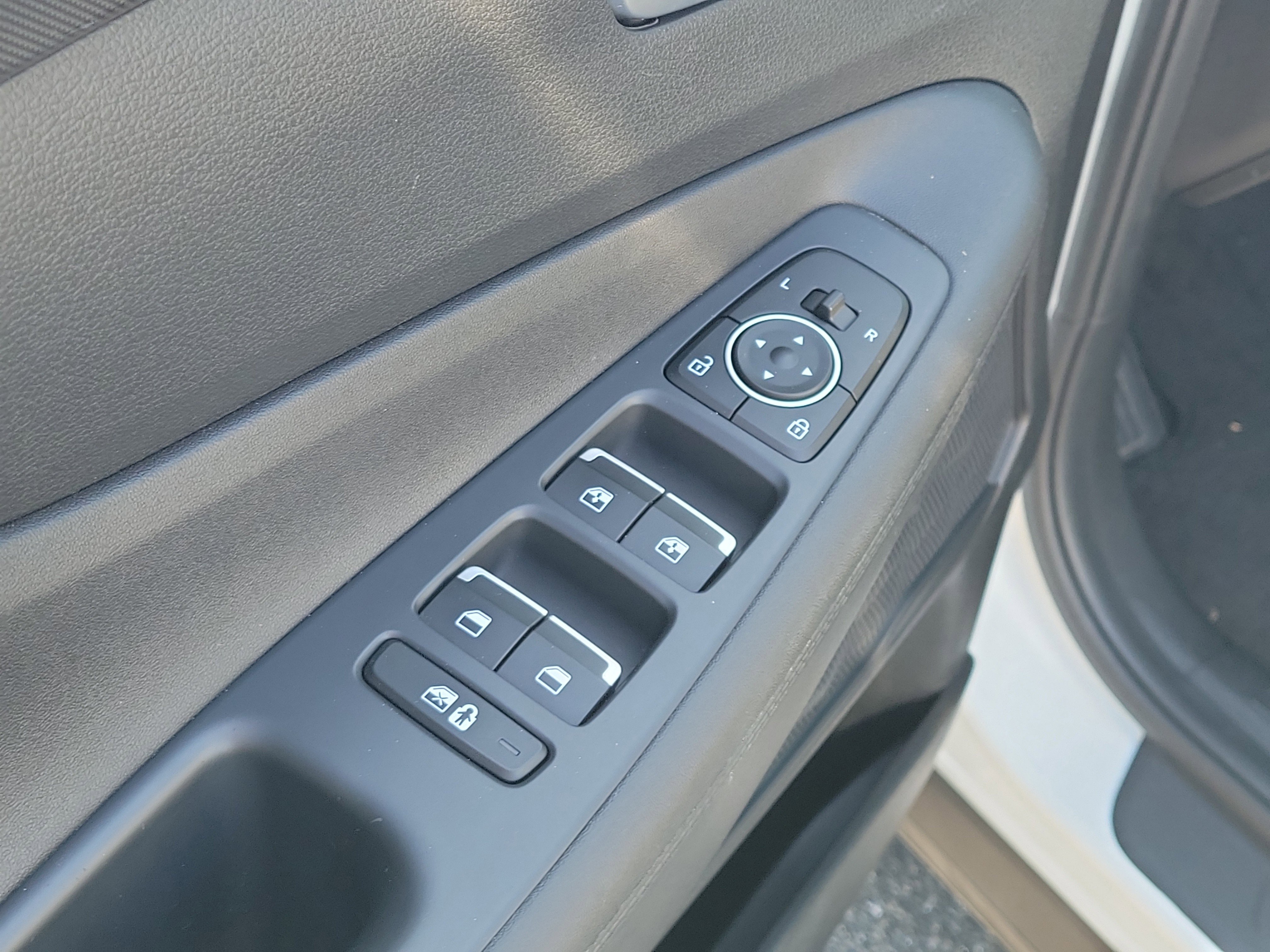 Used 2023 Hyundai Santa Fe SEL w/ Cargo Package FWD image 21