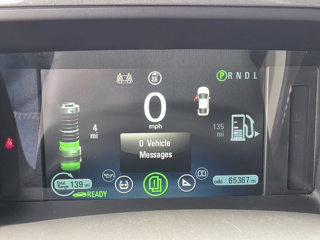 Used 2014 Chevrolet Volt w/ Enhanced Safety Package 1 FWD image 31