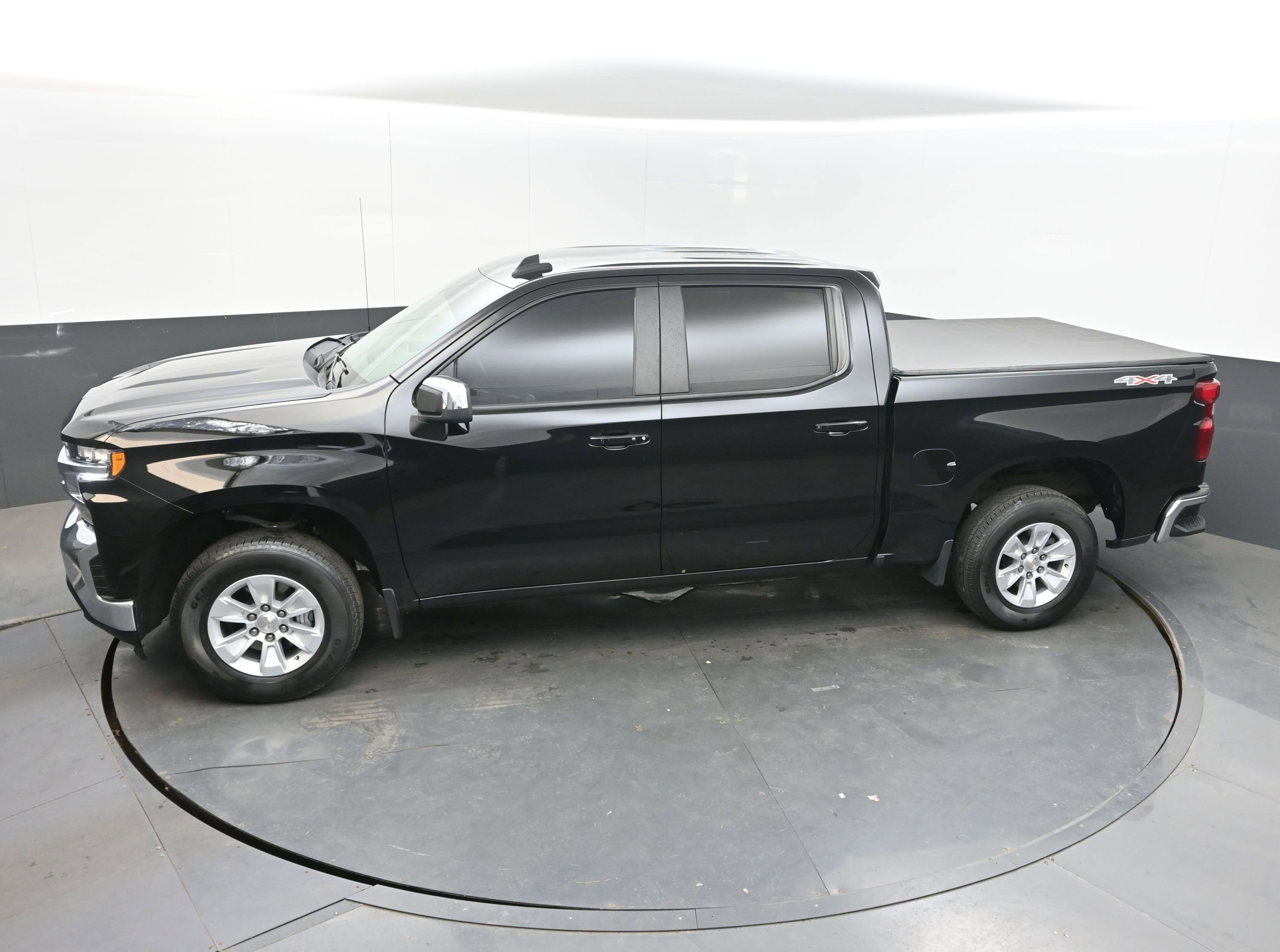 Used 2022 Chevrolet Silverado 1500 LT AWD/4WD image 31