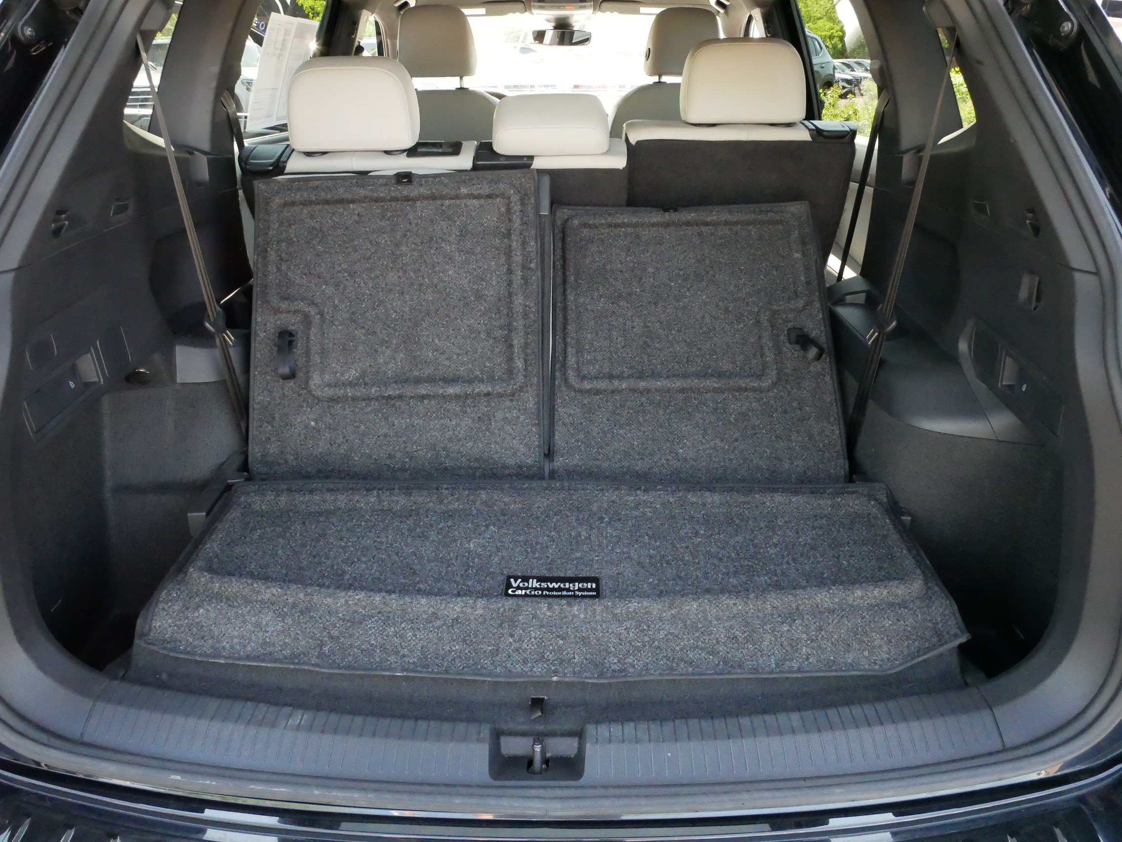 Certified 2024 Volkswagen Tiguan SE R-Line FWD image 18