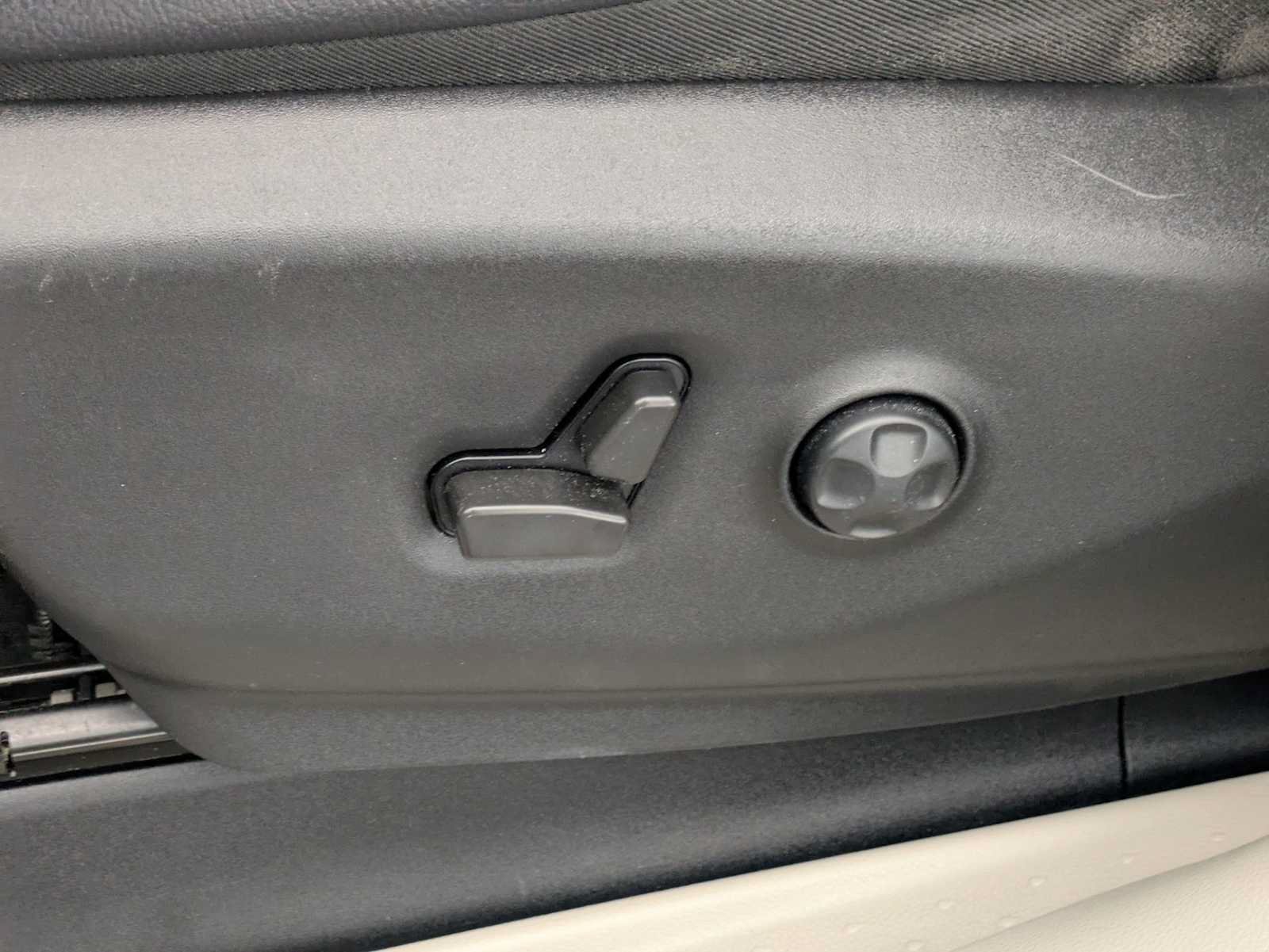 Used 2022 Chrysler Pacifica Touring-L FWD image 17