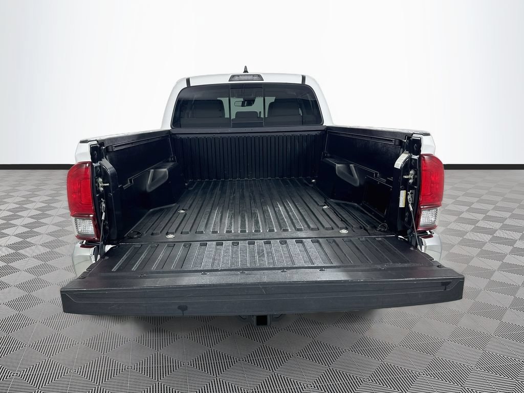Used 2020 Toyota Tacoma SR5 AWD/4WD image 14