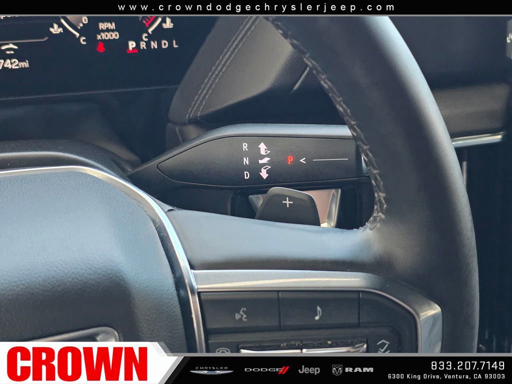 Used 2025 GMC Yukon XL Denali AWD/4WD image 37