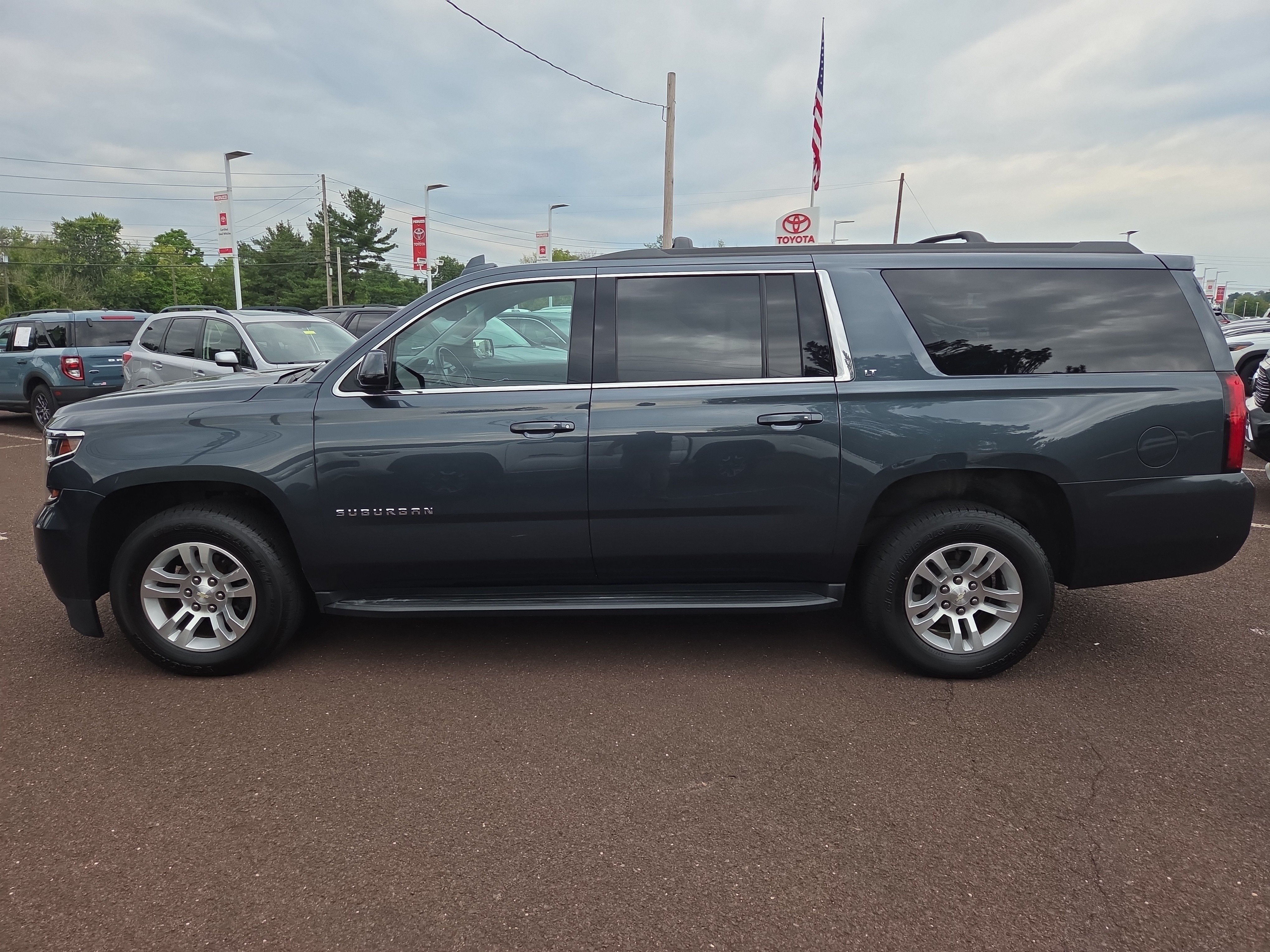 Used 2019 Chevrolet Suburban LT AWD/4WD image 6