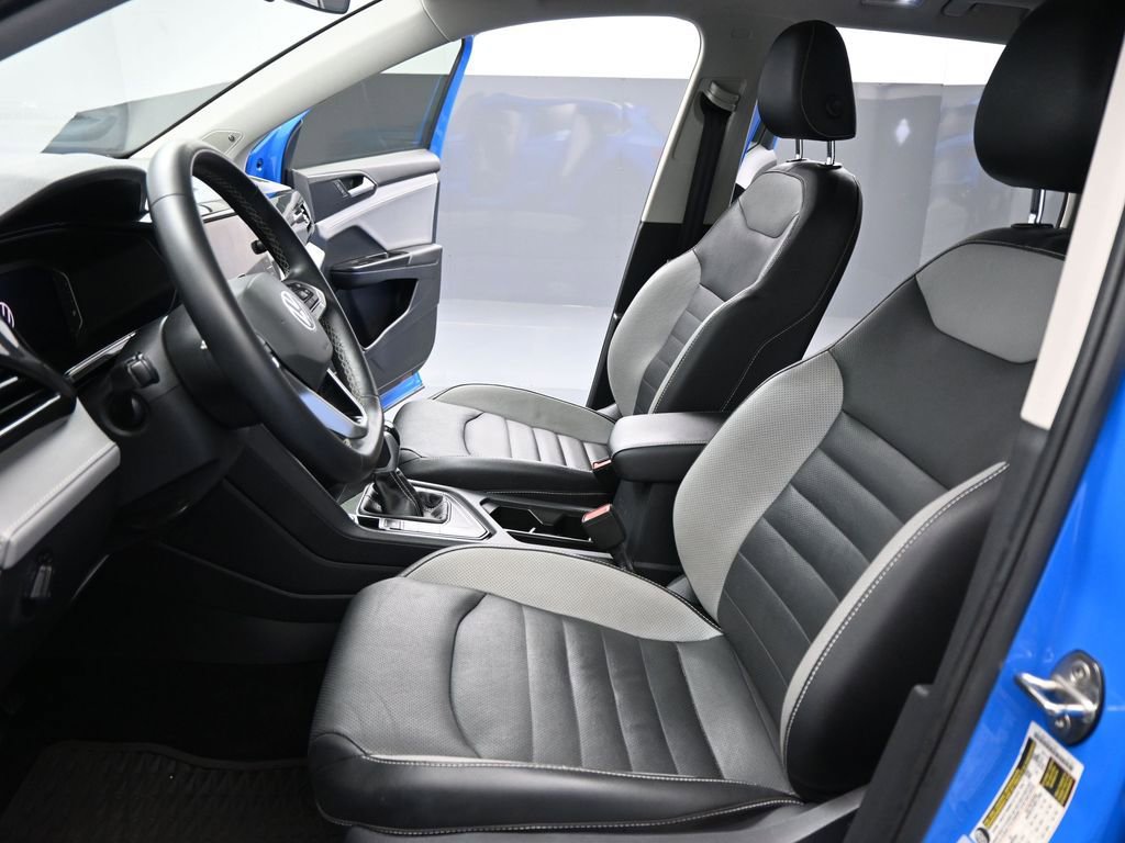 Used 2022 Volkswagen Taos SEL w/ Panoramic Sunroof Package image 10