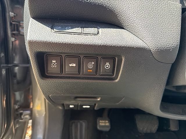 Used 2015 Nissan Altima 2.5 SL w/ Technology Package FWD image 14
