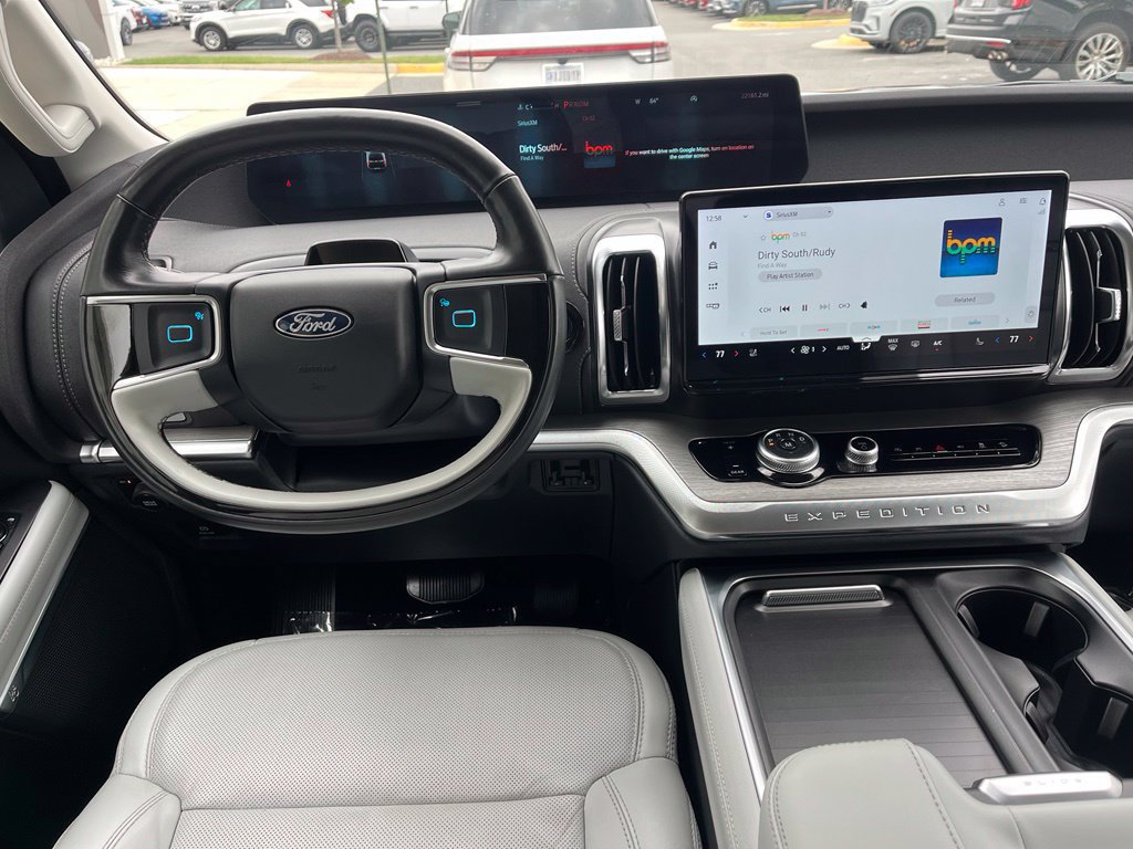 Used 2025 Ford Expedition Max Platinum w/ Driver's Package AWD/4WD image 17