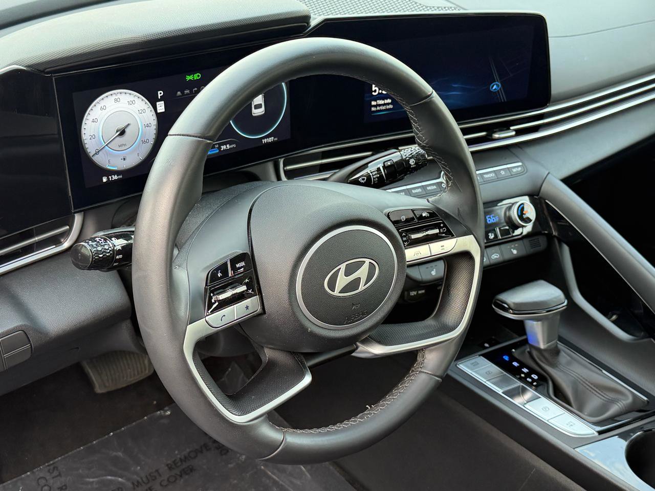 Used 2025 Hyundai Elantra SEL image 13