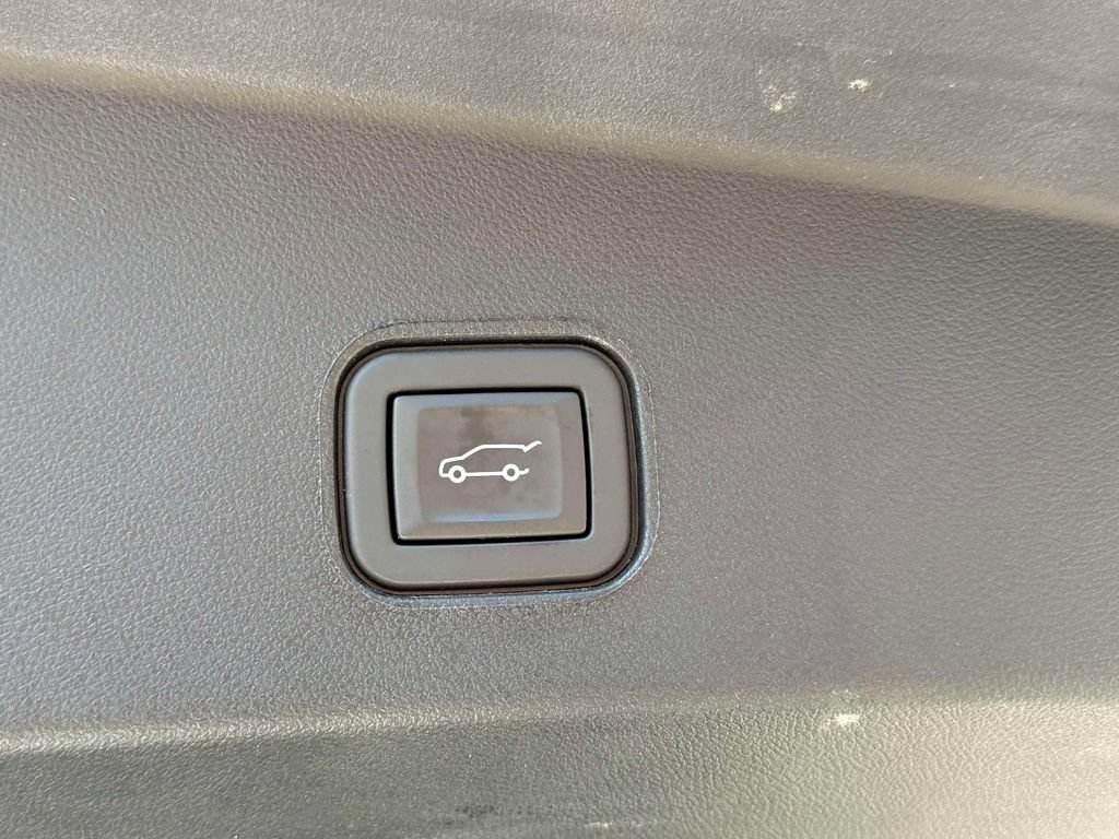 Used 2024 Cadillac Lyriq Luxury AWD/4WD image 18